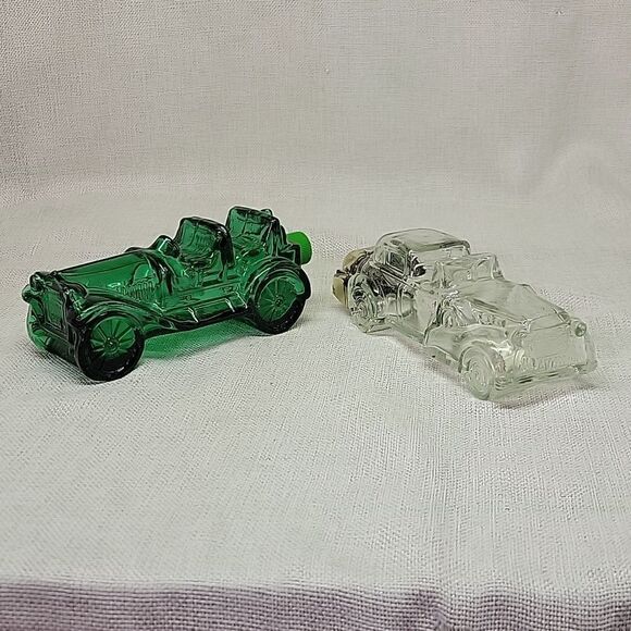 AVON Vintage Green Glass Car Decanter Vintage Avon Cadillac Bottle - Picture 1 of 9